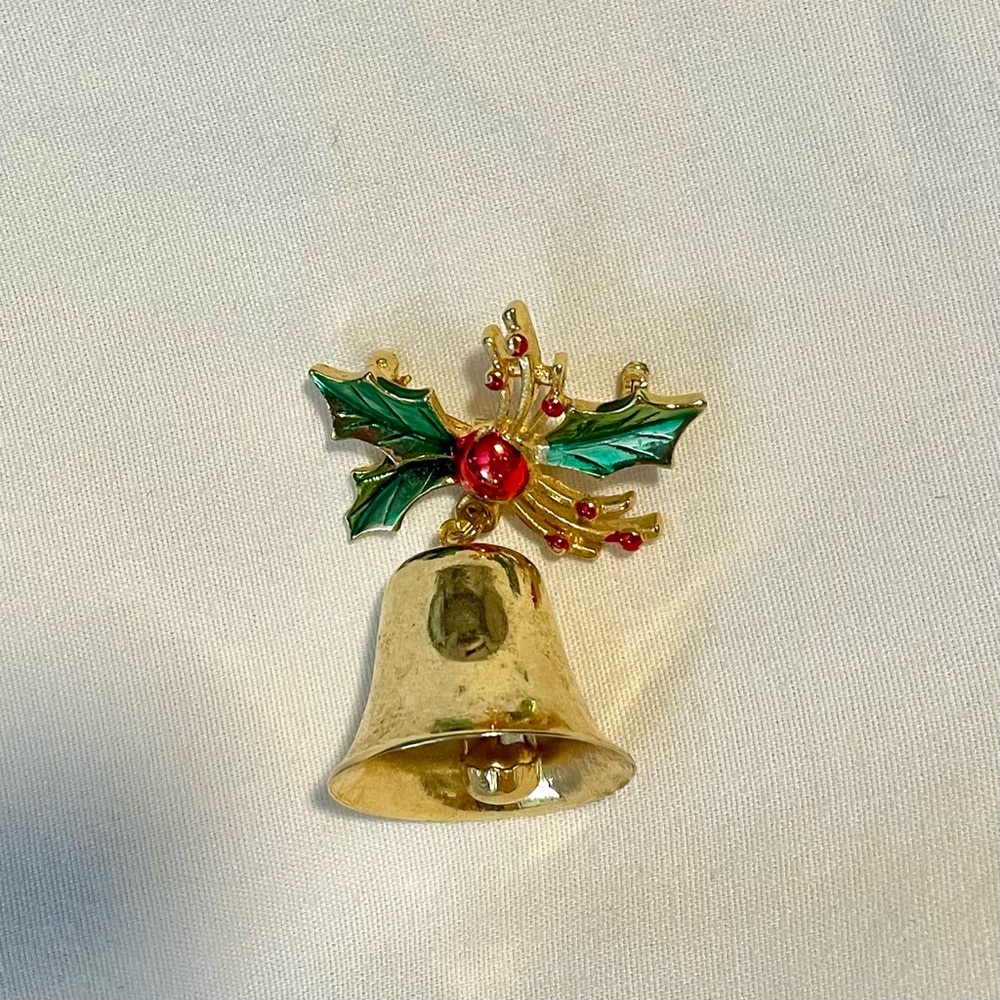 *VINTAGE* Bells & Holly Berry Broach/Sweater Pin - Christmas/Holiday Accessory